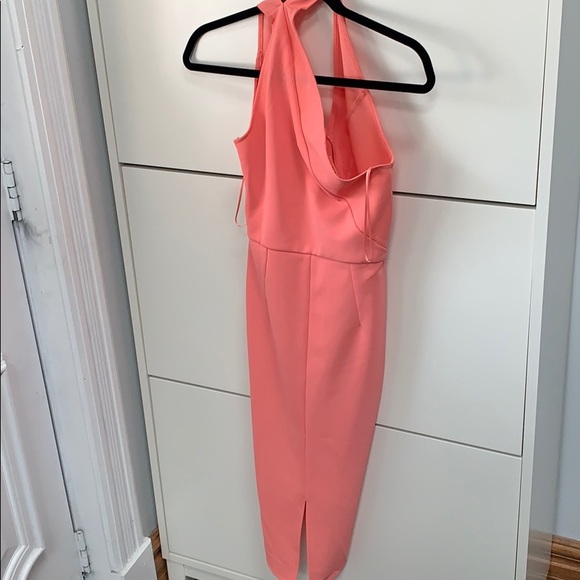 One shoulder beauty - Picture 2 of 2